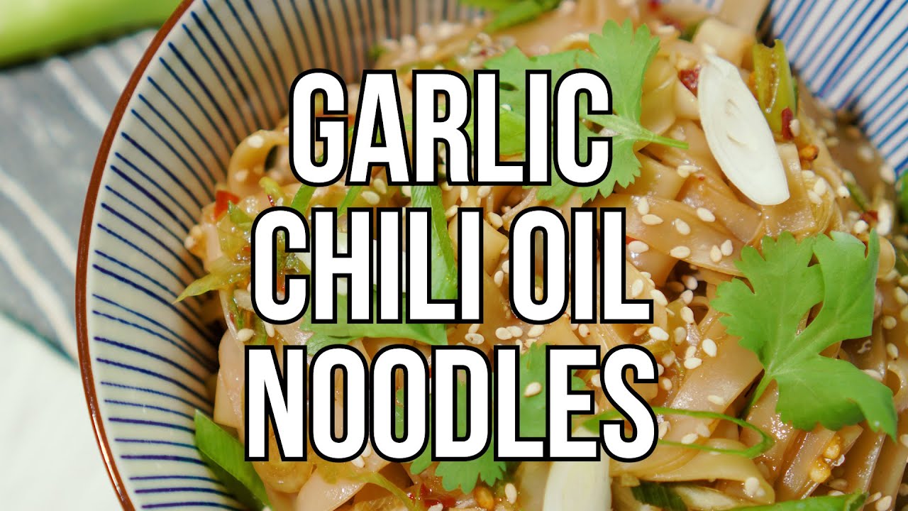 10 Minute Garlic Chili Oil Noodles - ein Body Kitchen® Rezept #shorts