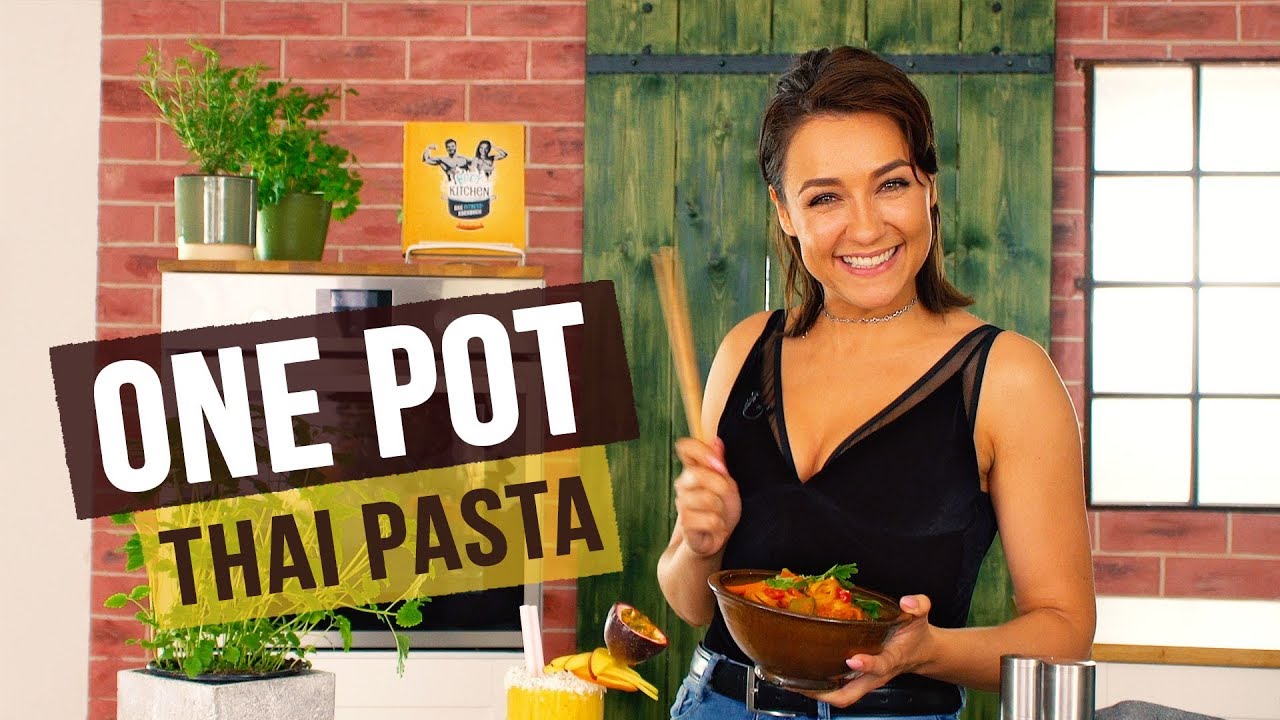 One Pot Thai aus Pasta und Kokosmilch – ein Body Kitchen® Rezept mit Regina Hixt